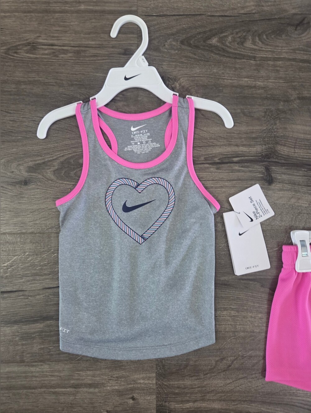 Nike Dri- Fit Girls' Gray & Pink Heart Tank 2pc Set Size 3t NWT - Picture 2 of 4